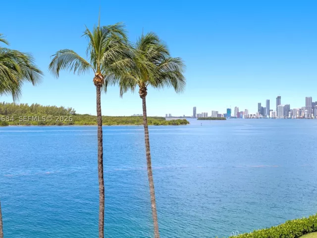 3-bedroom condo for sale in Miami Beach - 2432 Fisher Island Dr 5302 - MondialRealty