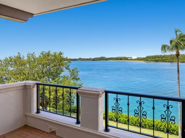 3-bedroom condo for sale in Miami Beach - 2432 Fisher Island Dr 5302 - MondialRealty