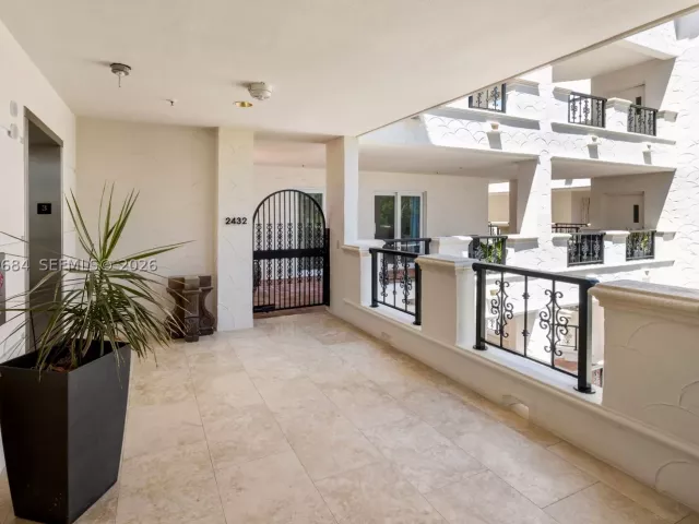 3-bedroom condo for sale in Miami Beach - 2432 Fisher Island Dr 5302 - MondialRealty