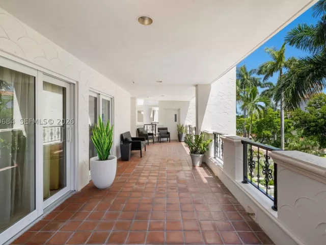 3-bedroom condo for sale in Miami Beach - 2432 Fisher Island Dr 5302 - MondialRealty