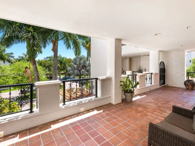 3-bedroom condo for sale in Miami Beach - 2432 Fisher Island Dr 5302 - MondialRealty