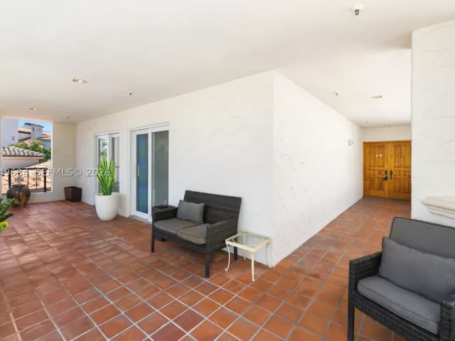 3-bedroom condo for sale in Miami Beach - 2432 Fisher Island Dr 5302 - MondialRealty