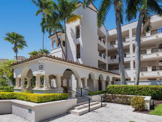 3-bedroom condo for sale in Miami Beach - 2432 Fisher Island Dr 5302 - MondialRealty