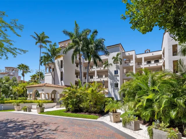 3-bedroom condo for sale in Miami Beach - 2432 Fisher Island Dr 5302 - MondialRealty