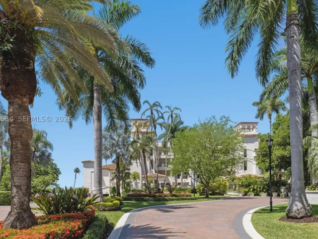 3-bedroom condo for sale in Miami Beach - 2432 Fisher Island Dr 5302 - MondialRealty