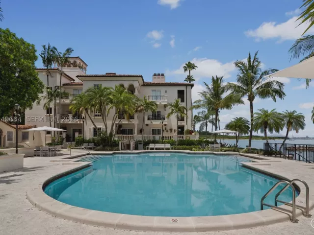 3-bedroom condo for sale in Miami Beach - 2432 Fisher Island Dr 5302 - MondialRealty