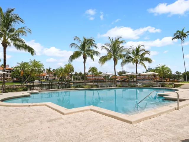 3-bedroom condo for sale in Miami Beach - 2432 Fisher Island Dr 5302 - MondialRealty