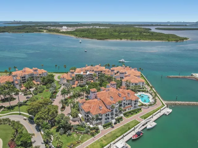 3-bedroom condo for sale in Miami Beach - 2432 Fisher Island Dr 5302 - MondialRealty