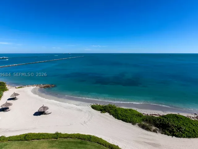 3-bedroom condo for sale in Miami Beach - 2432 Fisher Island Dr 5302 - MondialRealty
