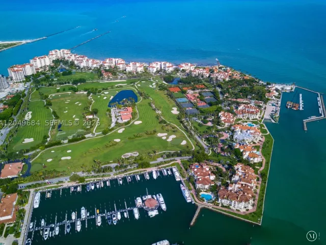 3-bedroom condo for sale in Miami Beach - 2432 Fisher Island Dr 5302 - MondialRealty