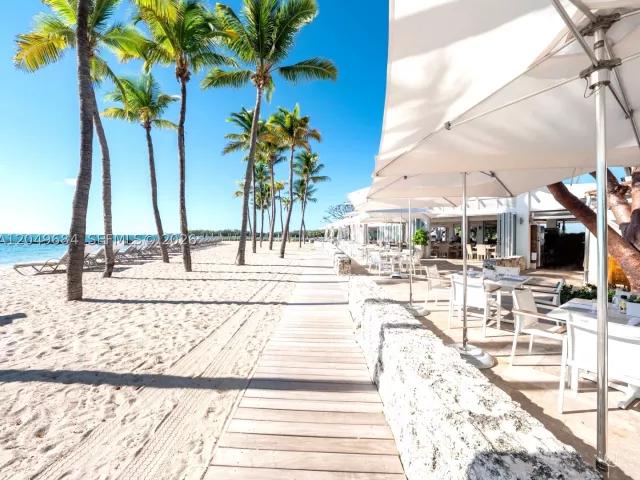 3-bedroom condo for sale in Miami Beach - 2432 Fisher Island Dr 5302 - MondialRealty