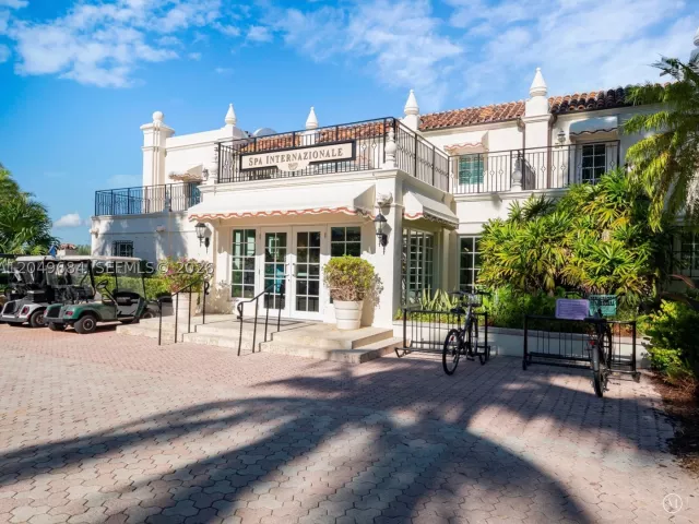 3-bedroom condo for sale in Miami Beach - 2432 Fisher Island Dr 5302 - MondialRealty