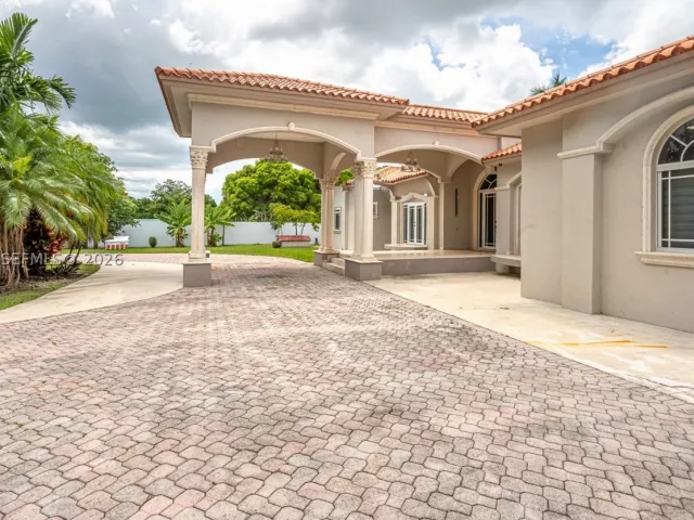 4-bedroom home for sale in Miami - 18390 SW 200th St - MondialRealty