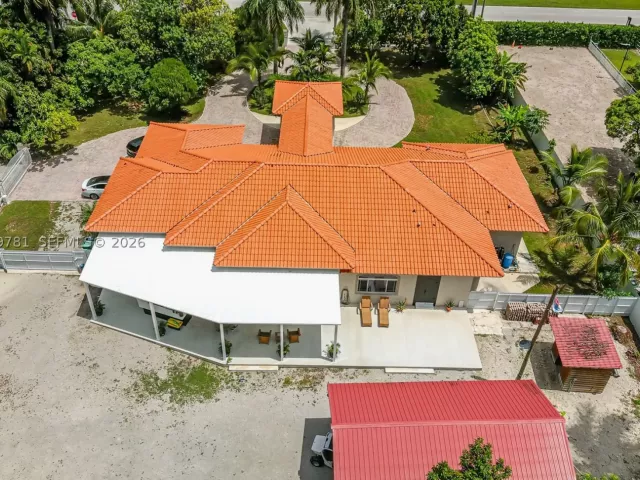 4-bedroom home for sale in Miami - 18390 SW 200th St - MondialRealty