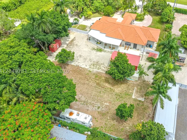 4-bedroom home for sale in Miami - 18390 SW 200th St - MondialRealty