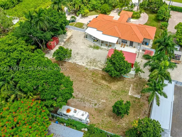 4-bedroom home for sale in Miami - 18390 SW 200th St - MondialRealty