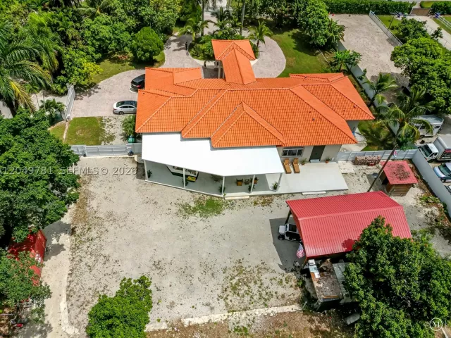 4-bedroom home for sale in Miami - 18390 SW 200th St - MondialRealty