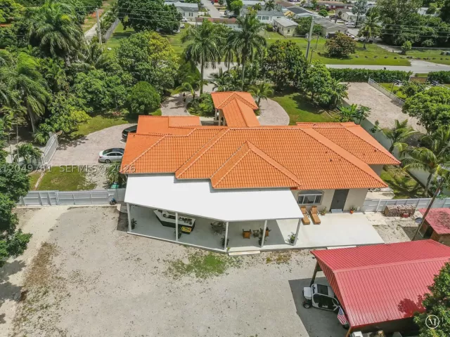 4-bedroom home for sale in Miami - 18390 SW 200th St - MondialRealty