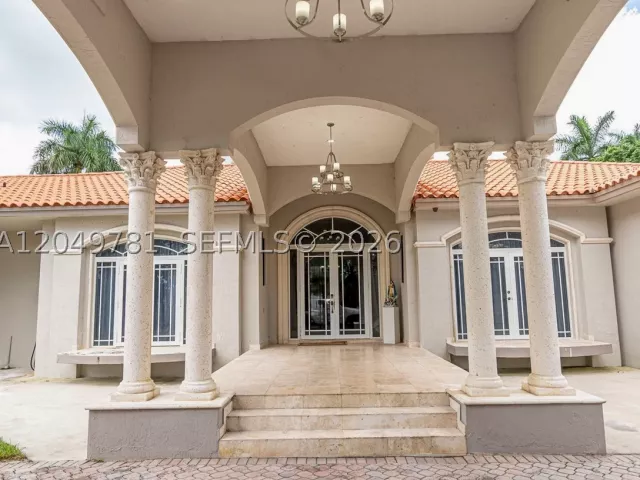 4-bedroom home for sale in Miami - 18390 SW 200th St - MondialRealty