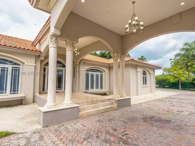 4-bedroom home for sale in Miami - 18390 SW 200th St - MondialRealty