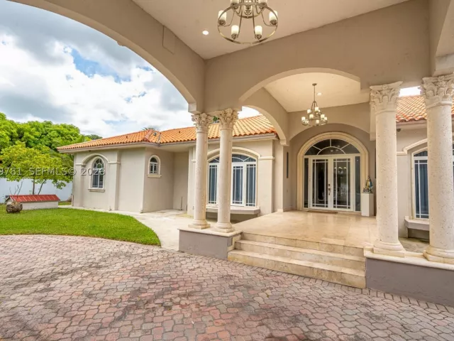 4-bedroom home for sale in Miami - 18390 SW 200th St - MondialRealty