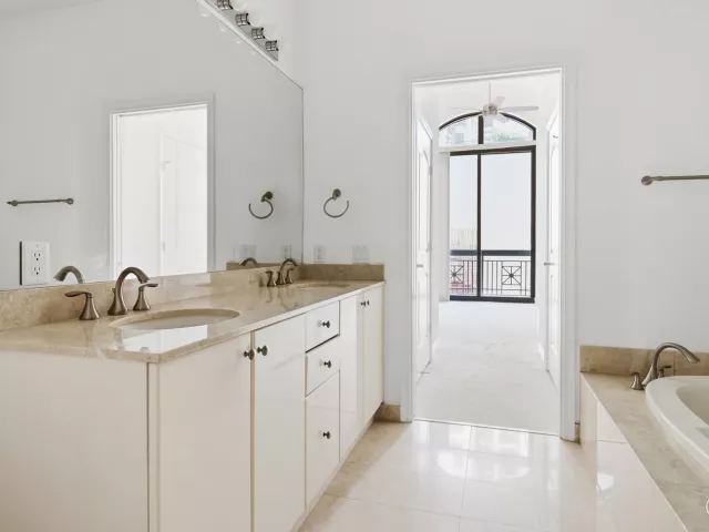 1-bedroom condo for rent in West Palm Beach - 701 S Olive Avenue 304 - MondialRealty