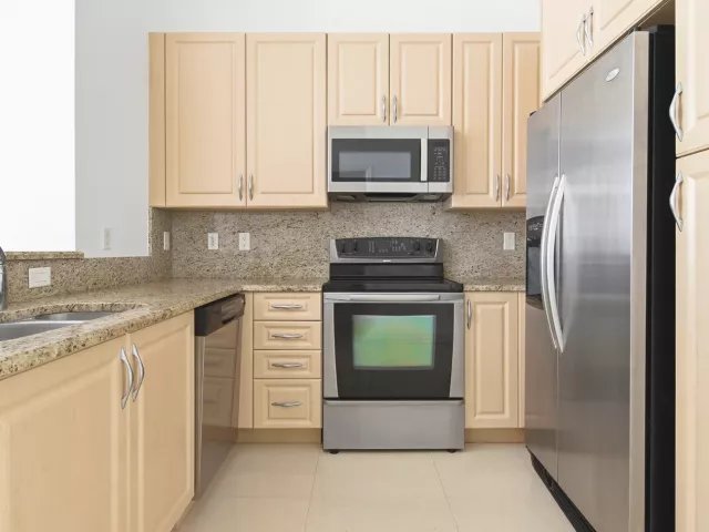 1-bedroom condo for rent in West Palm Beach - 701 S Olive Avenue 304 - MondialRealty