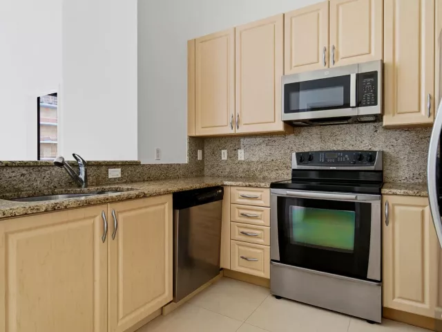 1-bedroom condo for rent in West Palm Beach - 701 S Olive Avenue 304 - MondialRealty