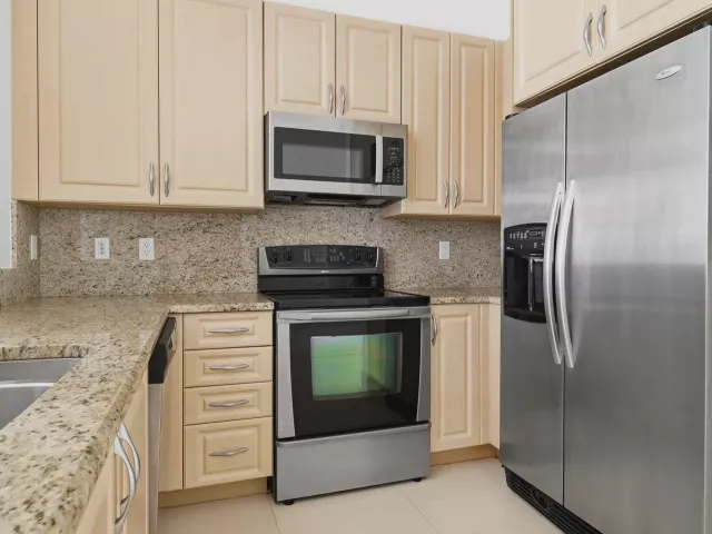 1-bedroom condo for rent in West Palm Beach - 701 S Olive Avenue 304 - MondialRealty
