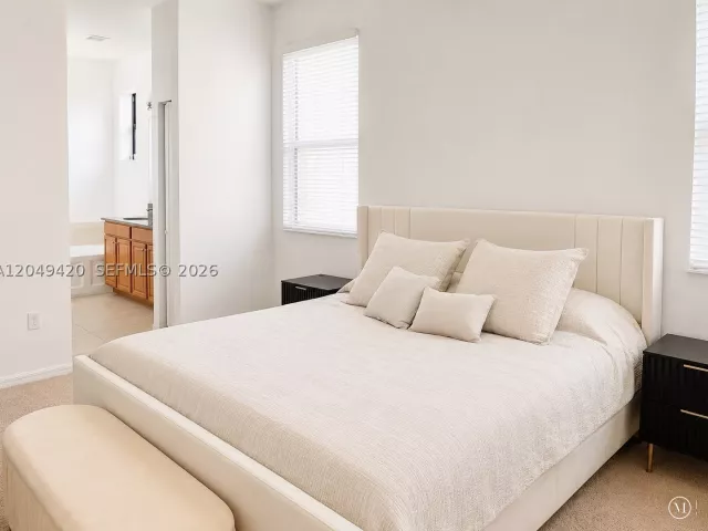 3-bedroom home for sale in Miami - 19316 NE 8th Ct - MondialRealty