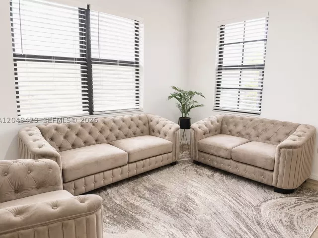 3-bedroom home for sale in Miami - 19316 NE 8th Ct - MondialRealty