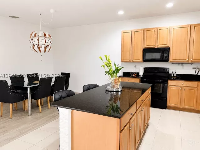 3-bedroom home for sale in Miami - 19316 NE 8th Ct - MondialRealty