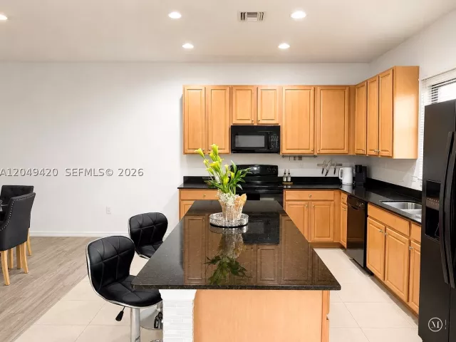 3-bedroom home for sale in Miami - 19316 NE 8th Ct - MondialRealty