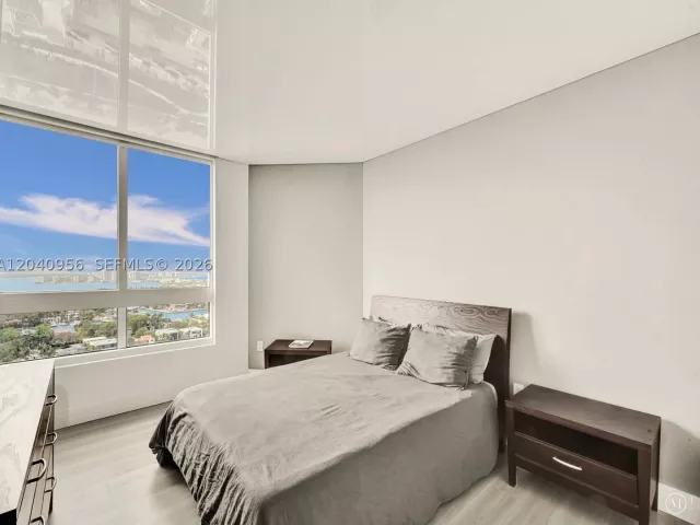 2-bedroom condo for sale in Miami Beach - 6365 Collins Ave 2407 - MondialRealty