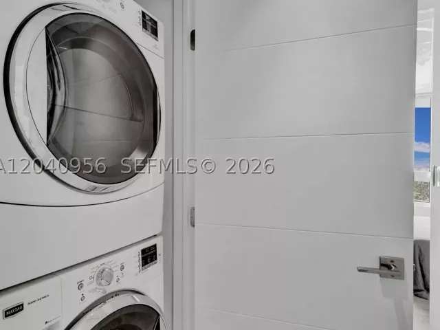 2-bedroom condo for sale in Miami Beach - 6365 Collins Ave 2407 - MondialRealty