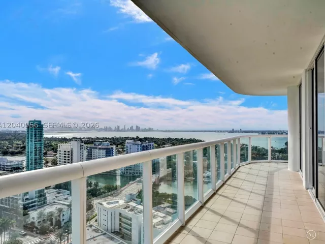 2-bedroom condo for sale in Miami Beach - 6365 Collins Ave 2407 - MondialRealty