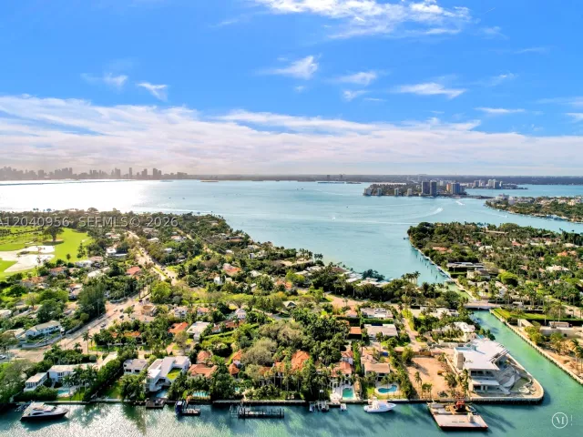2-bedroom condo for sale in Miami Beach - 6365 Collins Ave 2407 - MondialRealty