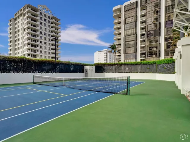 2-bedroom condo for sale in Miami Beach - 6365 Collins Ave 2407 - MondialRealty