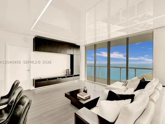 2-bedroom condo for sale in Miami Beach - 6365 Collins Ave 2407 - MondialRealty