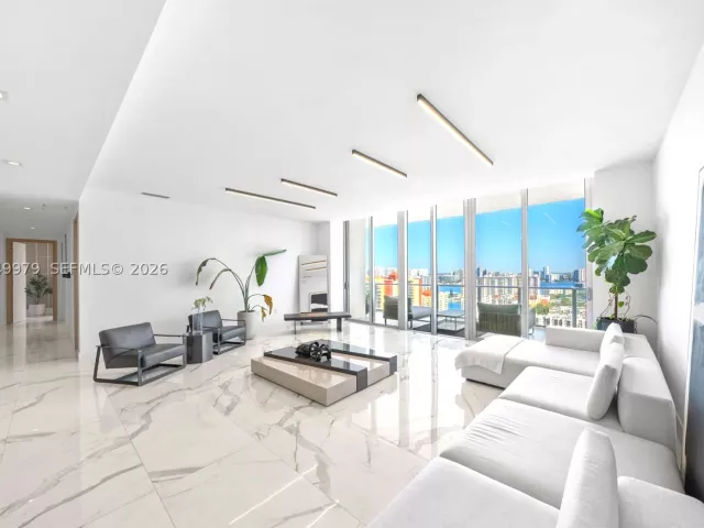 5-bedroom condo for sale in Sunny Isles Beach - 300 Sunny Isles Blvd Penthouse-03 - MondialRealty