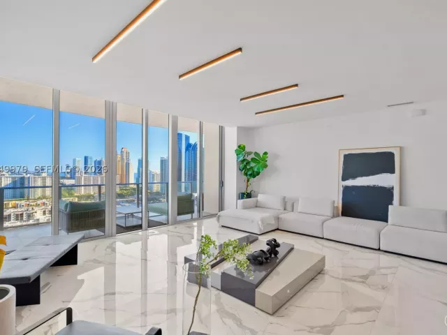 5-bedroom condo for sale in Sunny Isles Beach - 300 Sunny Isles Blvd Penthouse-03 - MondialRealty