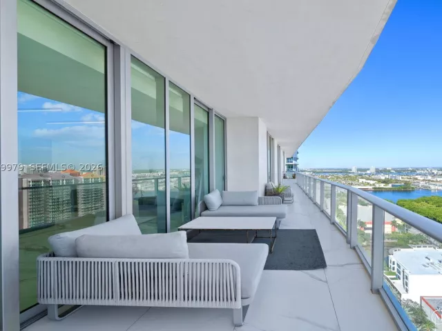 5-bedroom condo for sale in Sunny Isles Beach - 300 Sunny Isles Blvd Penthouse-03 - MondialRealty