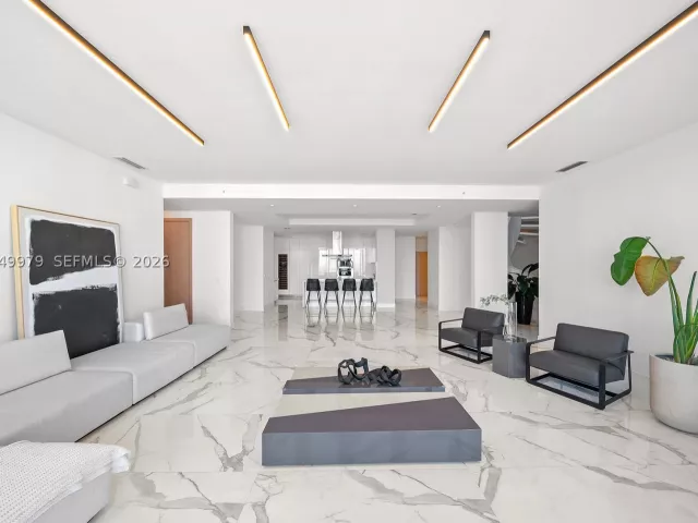 5-bedroom condo for sale in Sunny Isles Beach - 300 Sunny Isles Blvd Penthouse-03 - MondialRealty