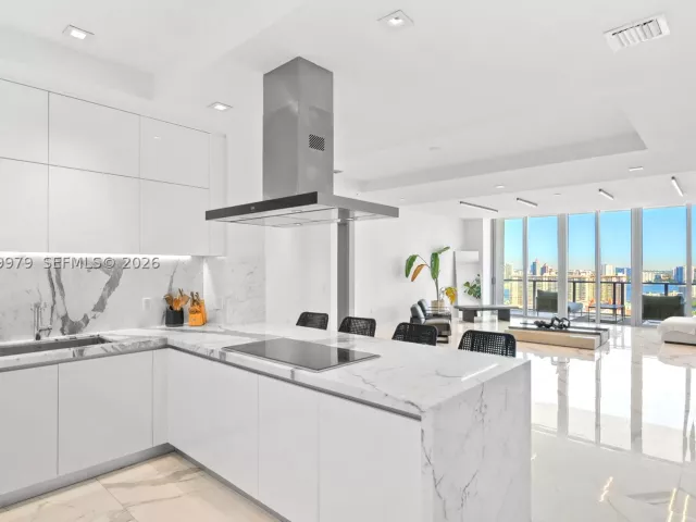 5-bedroom condo for sale in Sunny Isles Beach - 300 Sunny Isles Blvd Penthouse-03 - MondialRealty