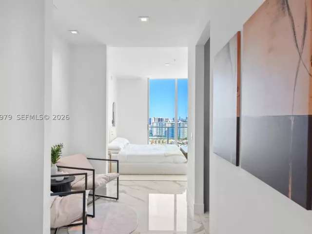 5-bedroom condo for sale in Sunny Isles Beach - 300 Sunny Isles Blvd Penthouse-03 - MondialRealty