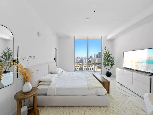 5-bedroom condo for sale in Sunny Isles Beach - 300 Sunny Isles Blvd Penthouse-03 - MondialRealty