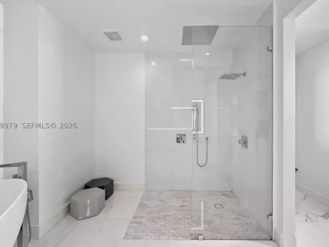 5-bedroom condo for sale in Sunny Isles Beach - 300 Sunny Isles Blvd Penthouse-03 - MondialRealty