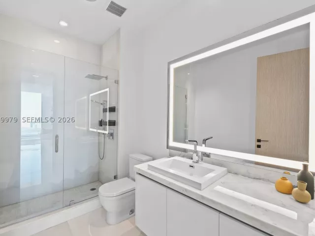 5-bedroom condo for sale in Sunny Isles Beach - 300 Sunny Isles Blvd Penthouse-03 - MondialRealty