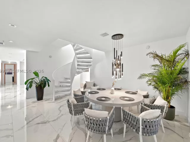 5-bedroom condo for sale in Sunny Isles Beach - 300 Sunny Isles Blvd Penthouse-03 - MondialRealty
