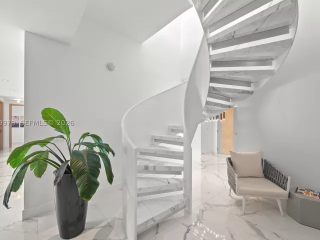 5-bedroom condo for sale in Sunny Isles Beach - 300 Sunny Isles Blvd Penthouse-03 - MondialRealty